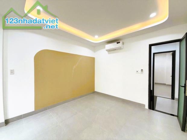 SÁT MẶT TIỀN HOÀNG VĂN THỤ, NGÃ TƯ PHÚ NHUẬN, 3 TẦNG x 40 M2, HẼM 4M THẲNG TRỤC,ÔTÔ VÔ NHÀ - 2