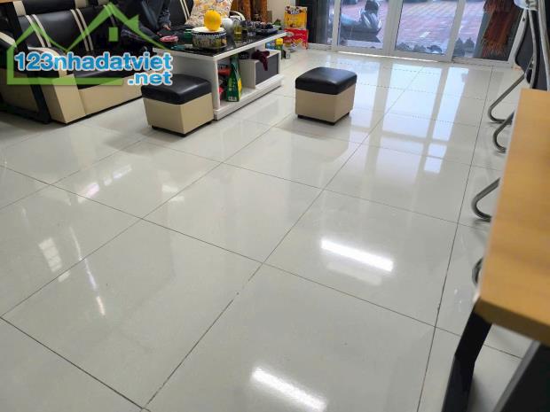 Cho thuê kiot Nơ 2 KDT Pháp Vân, Hoàng Mai – ngõ 15 Ngọc Hồi, 30m x 2T, góc, 7 triệu