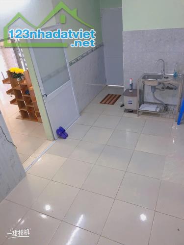 Cực rẻ - Gần ngay Xa lộ Hà Nội, Q9, hẻm ô tô, chỉ hơn 3 tỷ, 50m2, 1T1L, mua vào ở liền - 2