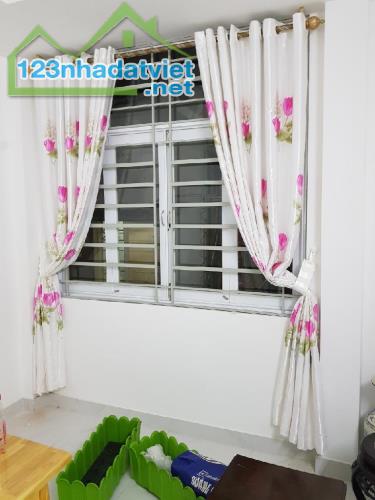 Bán nhà Cô Giang, Quận 1 DT 70m2 5tầng 6tỷ.