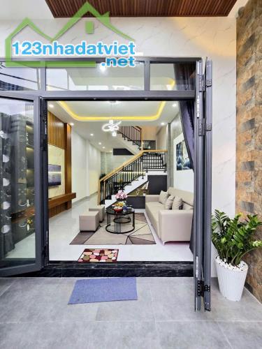 Nhà 3 tầng kiệt otô 5m Tôn Đản. Vừa mới xây full nội thất xịn xò. Giá : 3tỷ250 - 4