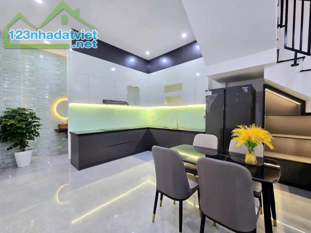Nhà 3 tầng kiệt otô 5m Tôn Đản. Vừa mới xây full nội thất xịn xò. Giá : 3tỷ250 - 3