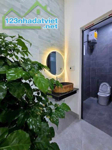 Nhà 3 tầng kiệt otô 5m Tôn Đản. Vừa mới xây full nội thất xịn xò. Giá : 3tỷ250 - 2