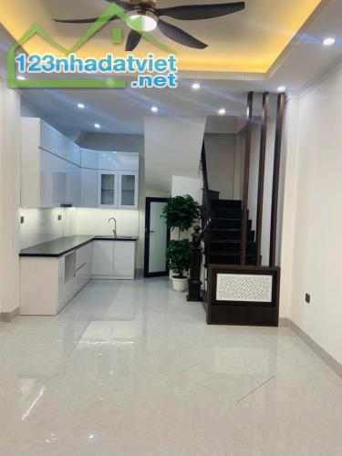 Bán nhà Yên Lãng, NGÕ THÔNG OTO TRÁNH, KHU PHÂN LÔ, DÂN TRÍ CAO, AN SINH ĐỈNH CHÓP