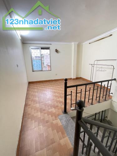 NHỈNH 2 TỶ NHÀ DÂN XÂY - 4 PHÒNG - NGÕ NÔNG THOÁNG - GẦN CHỢ TRƯỜNG CÁC CẤP - 3