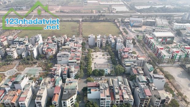 Cần bán 90m2 đất TĐC Giang Biên, Long Biên. Đối diện vườn hoa, xung quanh bạt ngàn tiện íc