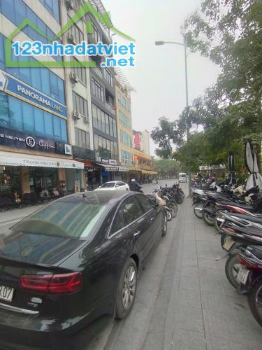 cho thuê Tòa Nhà Nguyễn Văn Huyên DT 130m, 4 tầng, mt5.5m, THANG MÁY, THÔNG SÀN