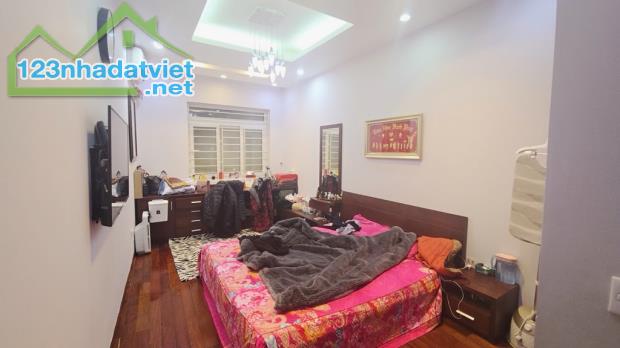 NHÀ ĐẸP -LÕI ĐỐNG ĐA - NGÕ THÔNG -Ô TÔ CÁCH 10m FULL NỘI THẤT - TOÀN GỖ LIM NGUYÊN KHỐI - 3