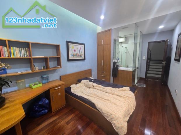 NHÀ ĐẸP -LÕI ĐỐNG ĐA - NGÕ THÔNG -Ô TÔ CÁCH 10m FULL NỘI THẤT - TOÀN GỖ LIM NGUYÊN KHỐI - 1