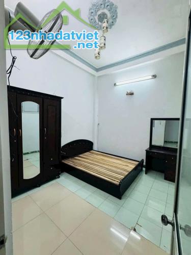 Bán gấp nhà 3tầng, 3mê, 3PN, gần 60m2, Núi Thành, Hải Châu, Chỉ 3.xty - 2