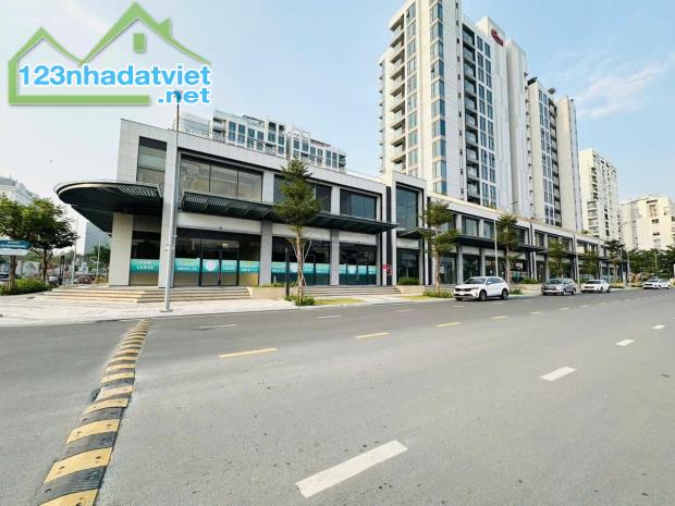 Bán căn góc shophouse Cardinal Court Phú Mỹ Hưng, 205m2, 45 tỷ, LS 0%, mua TT CDT. Gọi