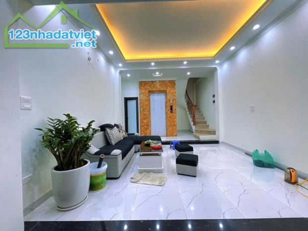 Nhà đẹp phố Kim Mã Thượng 35m2, 6T thang máy, MT4m lô góc 2 thoáng ngay Liễu Giai