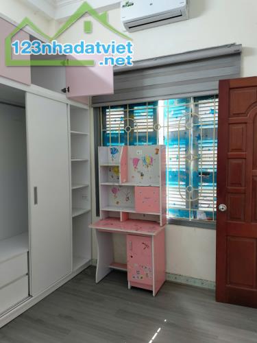 51m2, 4 tầng nhà dân xây hướng BT , lô góc MT9m  tại B.X Trạch 7 tỷ 6 LH Khánh 0972858666 - 2