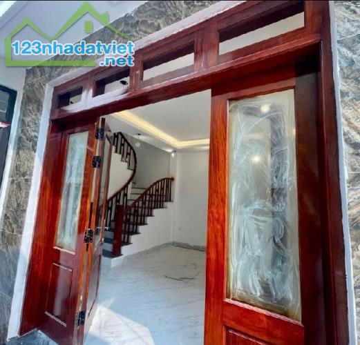 BÁN NHÀ 6 TẦNG PHỐ CHU HUY MÂN – TRUNG TÂM LONG BIÊN – GIÁ CHƯA ĐẾN 5 TỶ