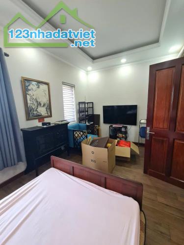 Nhà bán Khang Điền Melosa, DT 80m2, đường rộng 12m, 3 tầng, 4PN, nội thất đẹp, giá 8.8 tỷ - 1
