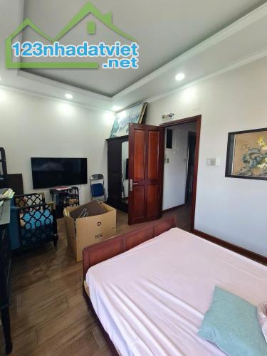Nhà bán Khang Điền Melosa, DT 80m2, đường rộng 12m, 3 tầng, 4PN, nội thất đẹp, giá 8.8 tỷ