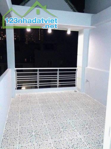 Nhà 4 tầng nở hậu 7.8m hẻm thông Tám Danh P4Q8 - 2