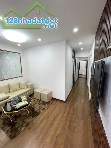 Bán căn Tập Thể ở Hai Bà Trưng, 70m2, 3 ngủ full đồ, 3.x Tỷ, thoáng sáng ở luôn.