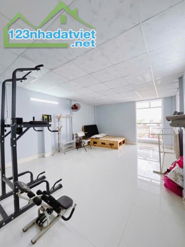 NHÀ MỚI XÂY Đ :HUỲNH TẤN PHÁT QUẬN 7 KẾ PMH QUẬN 7.DT 63 M2  3 TẦNG. 5 PN. GIÁ CHỈ 6.8 TỶ. - 3