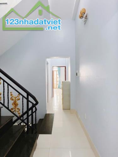 NHÀ MỚI XÂY Đ :HUỲNH TẤN PHÁT QUẬN 7 KẾ PMH QUẬN 7.DT 63 M2  3 TẦNG. 5 PN. GIÁ CHỈ 6.8 TỶ. - 2