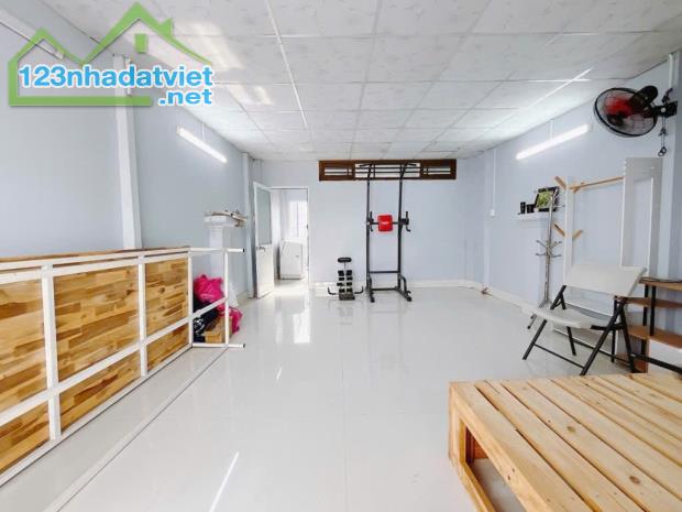 NHÀ MỚI XÂY Đ :HUỲNH TẤN PHÁT QUẬN 7 KẾ PMH QUẬN 7.DT 63 M2  3 TẦNG. 5 PN. GIÁ CHỈ 6.8 TỶ. - 1