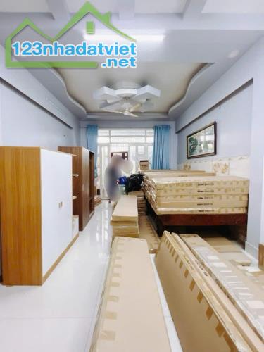 NHÀ MỚI XÂY Đ :HUỲNH TẤN PHÁT QUẬN 7 KẾ PMH QUẬN 7.DT 63 M2  3 TẦNG. 5 PN. GIÁ CHỈ 6.8 TỶ.