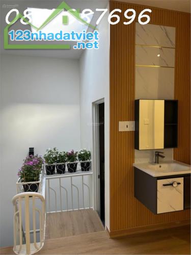 Bán nhà đẹp xuất sắc tại Đường Định Cư, 3,35 tỷ VND, 56,2m2 - 4