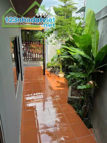 BÁN BIỆT THỰ 
home stay  Q4 
Ngang 8 dài 18m
có 6 tỷ - 1