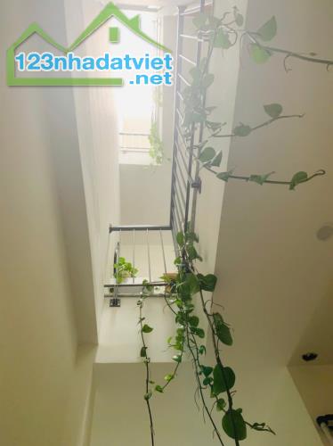 ♥ Nhà thẳng 25m ra MT Hoàng Diệu, 80m2, 3 tầng cứng, thoáng đẹp, 4.x tỷ - 3