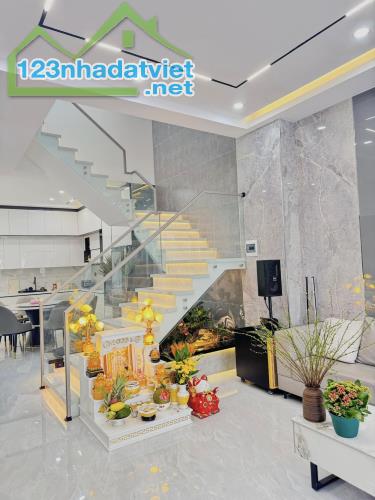 Bán nhà ngõ 89 Tứ Liên, 40m2, 5 tầng thang máy, sổ chính chủ chỉ 6.4 tỷ