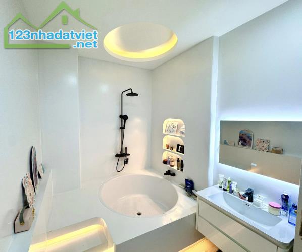 Bán nhà ngõ 89 Tứ Liên, 40m2, 5 tầng thang máy, sổ chính chủ chỉ 6.4 tỷ - 1