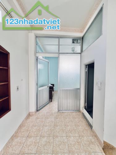 Bán nhà hẻm 958 Lạc Long Quân, Quận Tân Bình, 45m2