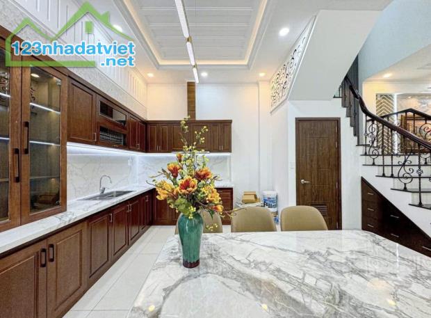 Bán Nhà Mặt Tiền Hẻm 1 Sẹc Nguyễn Thị Thập,Q7-5x12m,3L,4Pn+Full NTCC-9.27 Tỷ. - 1