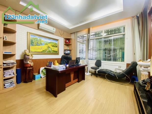 BÁN NHÀ HOÀNG QUỐC VIỆT PHÂN LÔ, Ô TÔ - 88m2, 5T, MT5.7m Giá chỉ 17.5 tỷ. - 2
