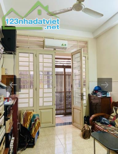 HẺM XE HƠI.  109 DƯƠNG BÁ TRẠC - P.1 - Q.8 - KẾ BÊN Q.1 - DT: 3.6 X 13 - BỐN TẦNG - 6.65 t - 4