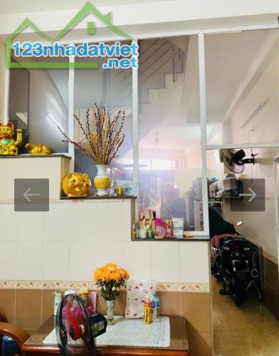 HẺM XE HƠI.  109 DƯƠNG BÁ TRẠC - P.1 - Q.8 - KẾ BÊN Q.1 - DT: 3.6 X 13 - BỐN TẦNG - 6.65 t - 3