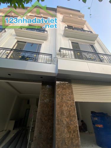 🏡 BÁN NHÀ 4 TẦNG – 30M² – Ô TÔ ĐỖ CỬA – NGÕ THÔNG – CHỈ 1,9 TỶ! 🏡