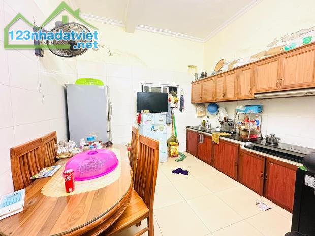 Phân lô Vương Thừa Vũ, 2 thoáng,gần phố,CHDV, 104m 3tầng 5m mặt, Giá 18.5 tỷ. 0796193699