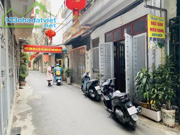 Phân lô Vương Thừa Vũ, 2 thoáng,gần phố,CHDV, 104m 3tầng 5m mặt, Giá 18.5 tỷ. 0796193699 - 3