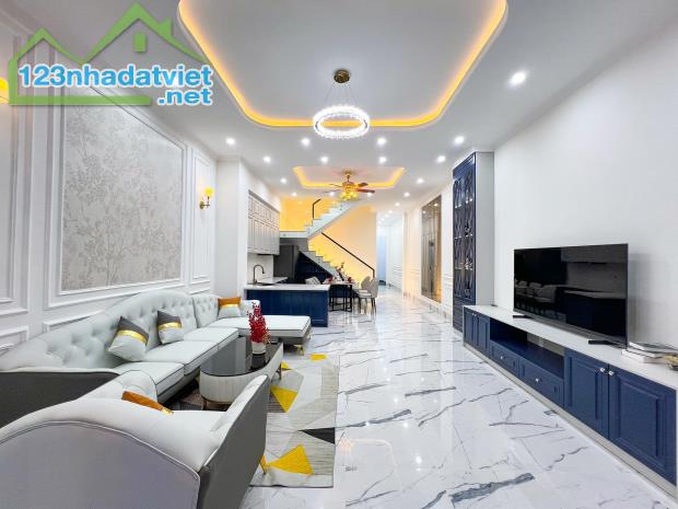 NHÀ LẦU 3 TẦNG PHONG CÁCH MỚI LẠ HIỆN ĐẠI THUỘC KDC HỒNG LOAN - 1
