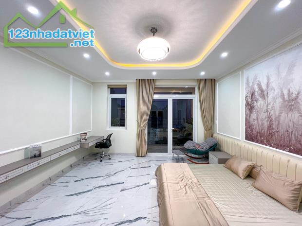 NHÀ LẦU 3 TẦNG PHONG CÁCH MỚI LẠ HIỆN ĐẠI THUỘC KDC HỒNG LOAN - 3