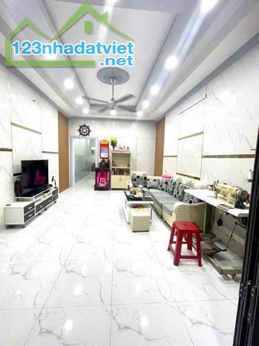 CHẤP NHẬN CẮT LỖ! NHÀ 3 TẦNG QUẬN 7, SỔ HỒNG RIÊNG,CHỈ NHỈNH 6 TỶ!