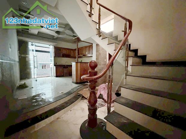 Nhà 4 tầng (hoàn công đủ) dạng biệt thự hẻm 1225 Phạm Thế Hiển P5Q8 - 1