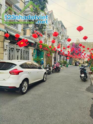 Cần bán nhà 4 tầng khu phân lô đồng bộ, gần QL 13, hẻm xe hơi,Hiệp Bình Phước, Thủ Đức