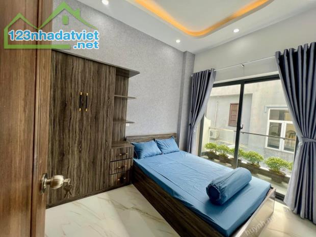 **Bán nhà mặt tiền Võ Thành Trang, phường 11 Tân Bình (4,5*15) 3 tầng - 2