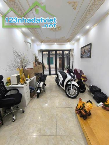 Bán nhà khu Phúc Đồng 40m 6 tầng MT 3.6 Giá 11.9 Tỷ Long Biên - 1