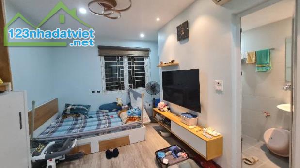 MẶT NGÕ - Ô TÔ TRÁNH - KINH DOANH SẦM UẤT