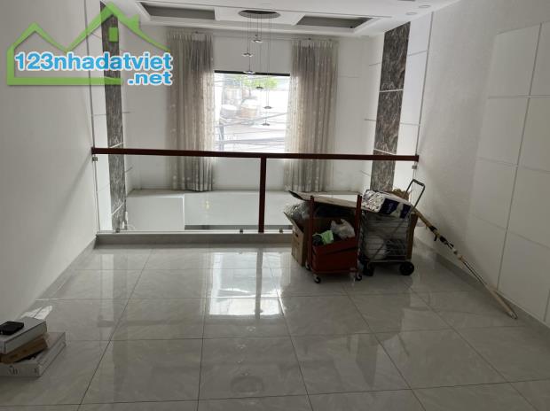 **Bán nhà hẻm 489 Huỳnh Văn Bánh**, phường 13, quận Phú Nhuận.