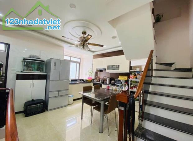 Bán nhà Văn Cao, Đằng Giang, Ngô Quyền, Hải Phòng. 5 tầng, 40m2, 5,4 tỷ. Ngang 5m, d2 - 2