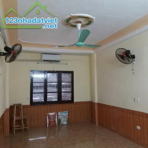 Cho thuê nhà ngõ 205 Bùi Xương Trạch 4 tầng, 50m2, 4 ngủ, ô tô vào nhà 14 Triệu